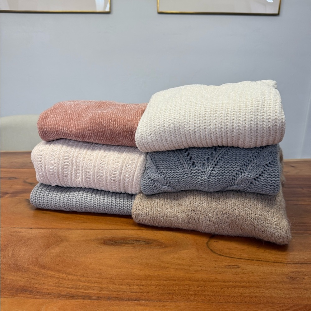SET OF 6 - Size Small Women’s Sweaters